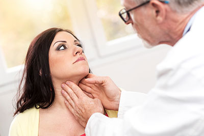 doctor_thyroid_exam_sm.jpg